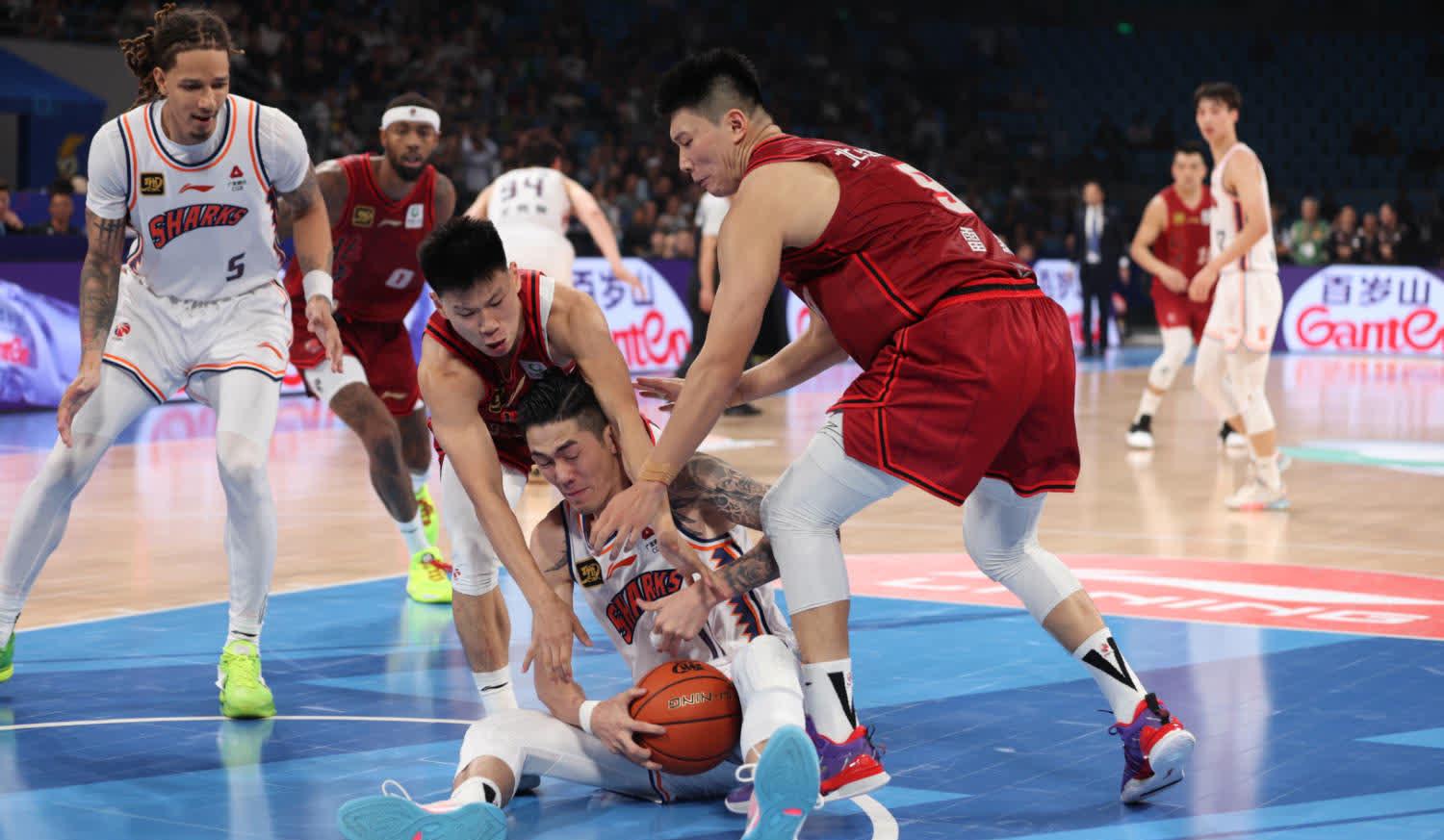 跨越重重困难的比赛，豪强间角逐