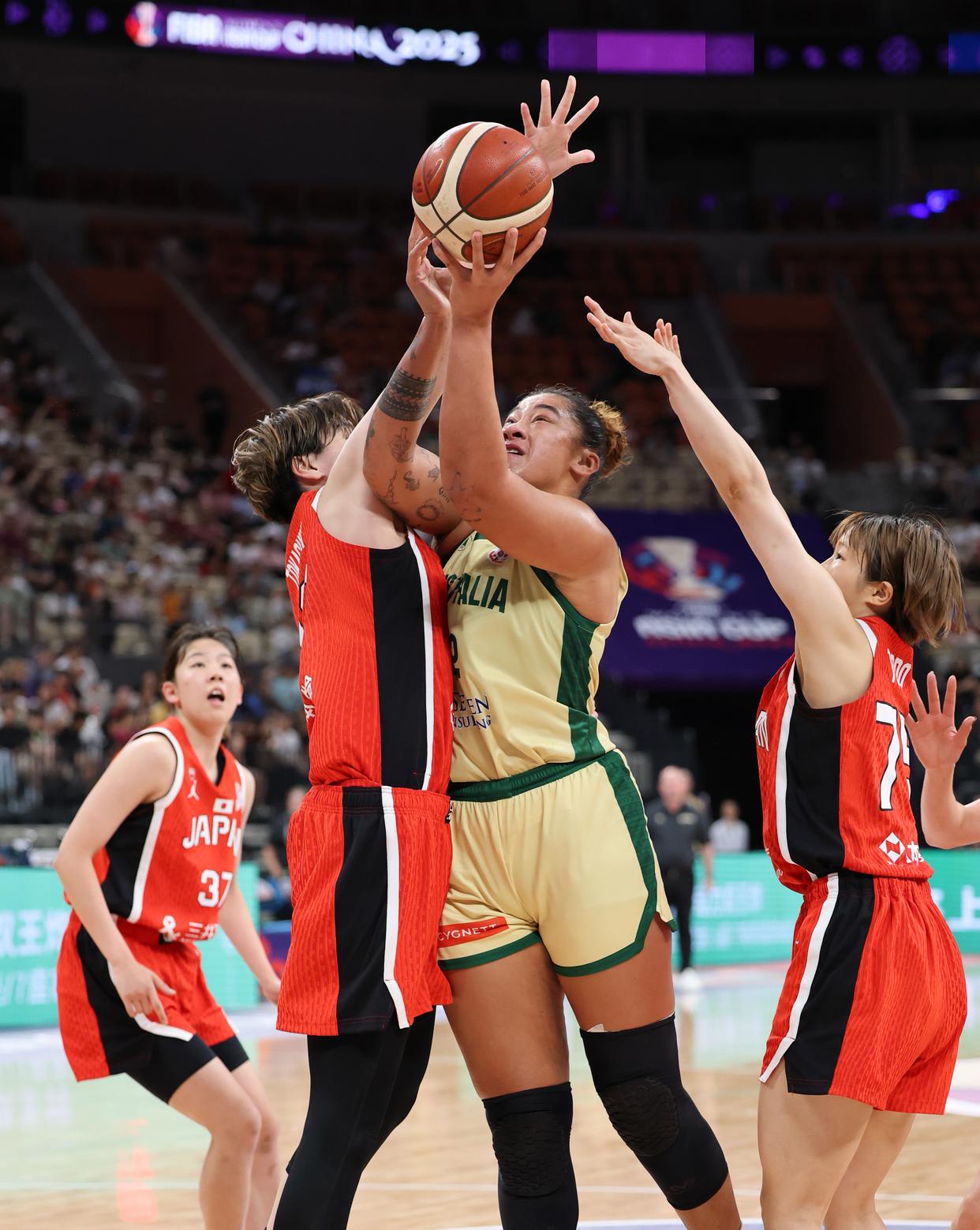 一场激动人心的篮球比赛席卷全球舆论的简单介绍