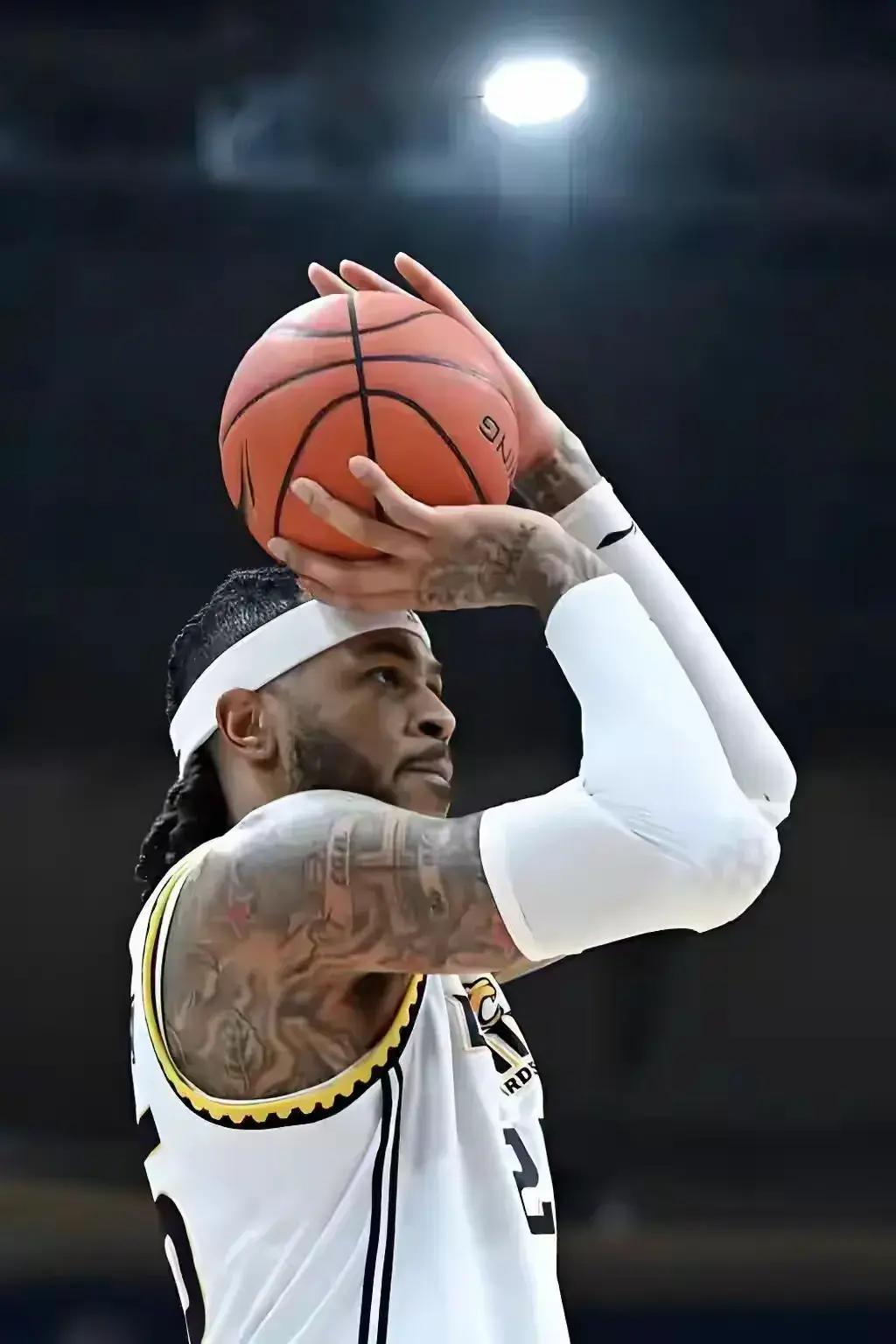 太阳城网址-篮网队新援表现抢眼,成为球队关键力量(篮网队新援表现抢眼,成为球队关键力量的球员)